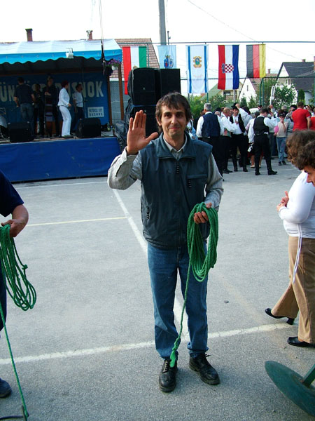 2005 (27)